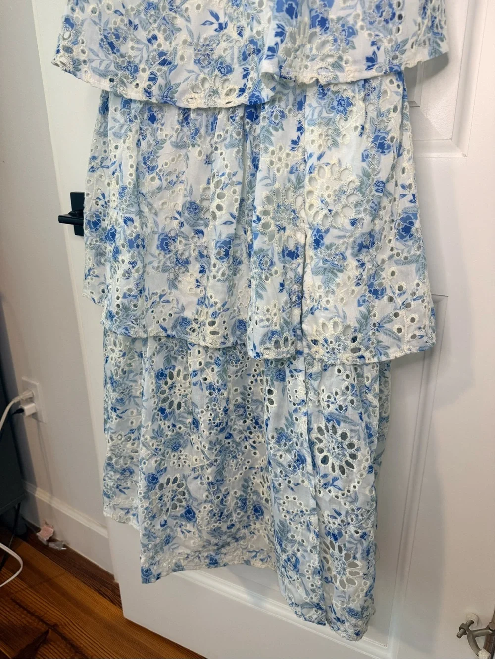 En Saison Claire Floral Print Eyelet MIDI Dress blue and white Large with Slit